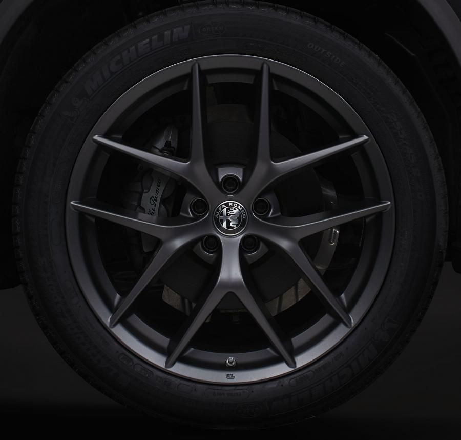 Колеса Alfa Romeo Stelvio Monochrome Edition (949) 2019 года  (JP) (фото 4 из 6)